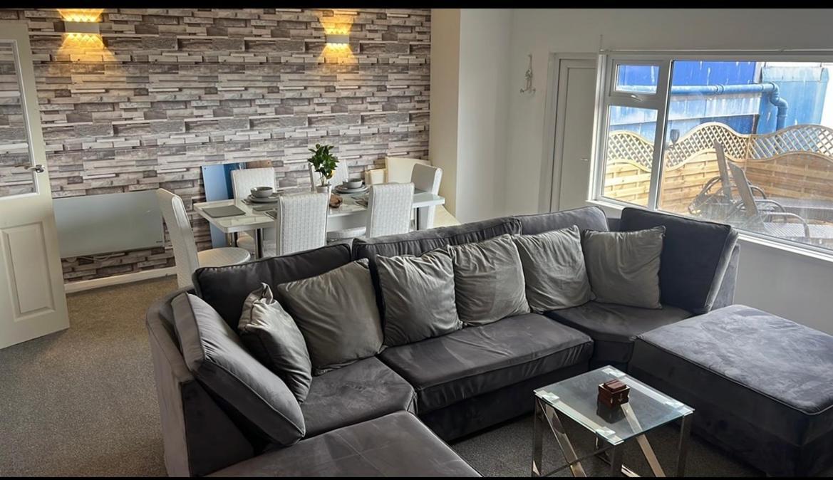 Sea View Lavish Apartment Sky Tv Whirlpool Bath Huge Balcony Newly Refurbished Bridlington Bagian luar foto