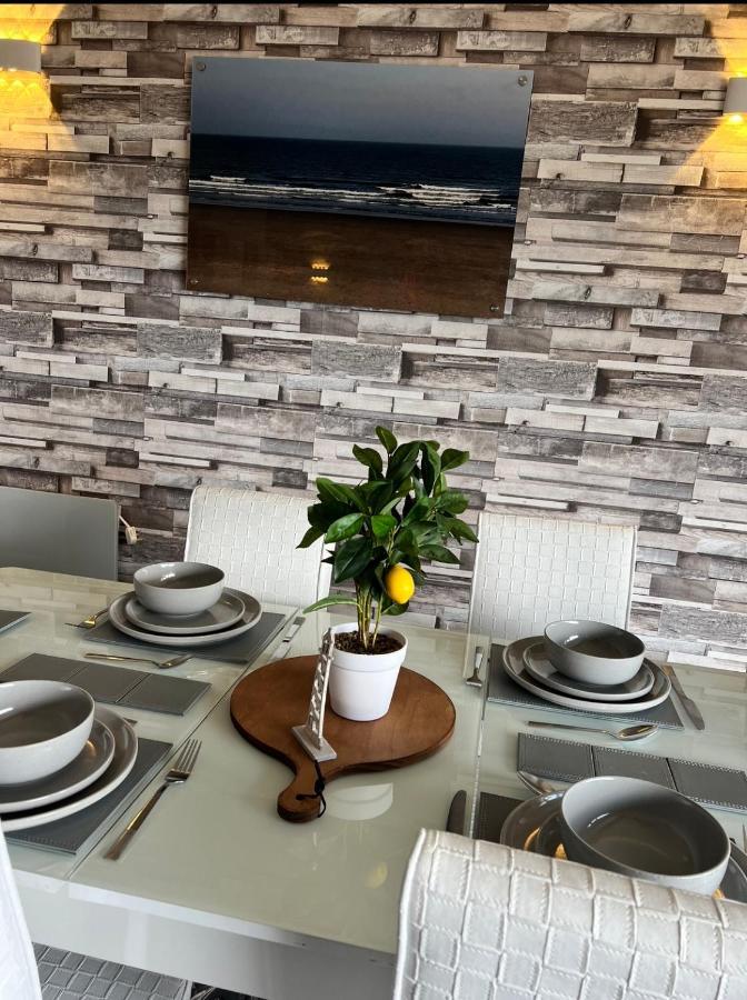 Sea View Lavish Apartment Sky Tv Whirlpool Bath Huge Balcony Newly Refurbished Bridlington Bagian luar foto