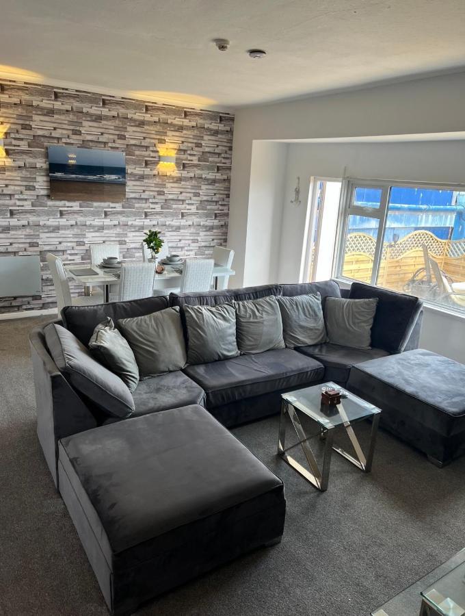 Sea View Lavish Apartment Sky Tv Whirlpool Bath Huge Balcony Newly Refurbished Bridlington Bagian luar foto